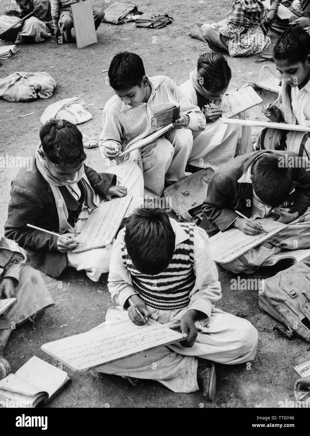 children of a school in lahore, pakistan, 70s Stock Photo