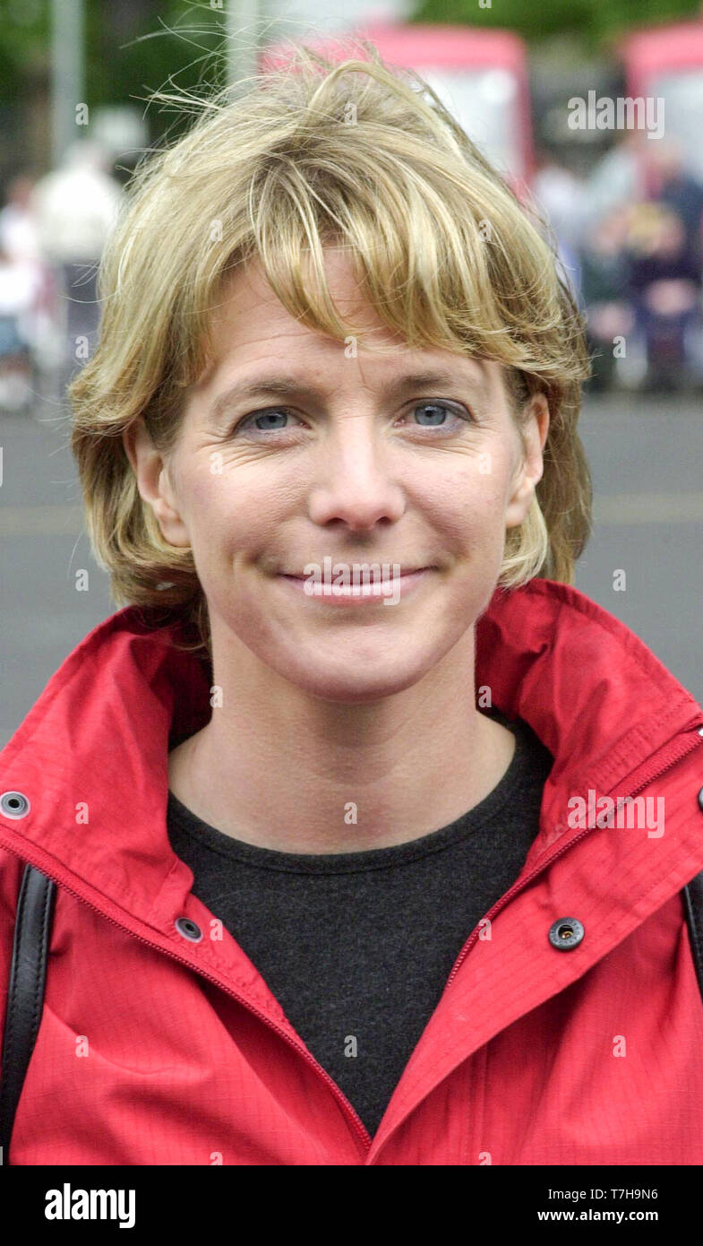 TV  sports presenter Hazel Irvine who is presenting a behind the scenes look at the Edinburgh Military Tattoo for BBC Scotland is pictured during rehearsals at Redford Barracks, Edinburgh this morning 2/8/2000. The Tattoo is staged at Edinburgh Castle from August 4th-6th. Stock Photo