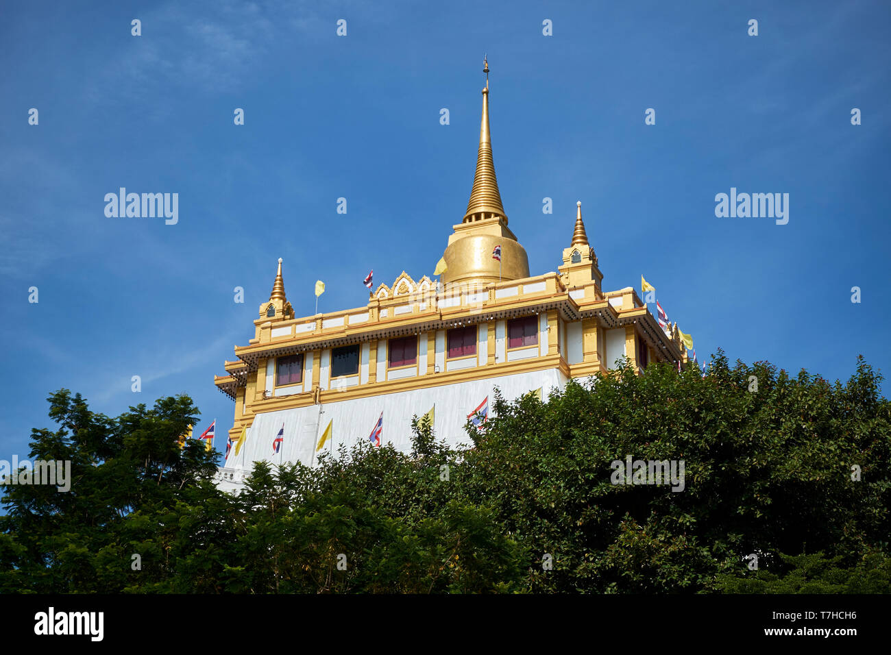 The famous Golden Mountain temple at sunrise in Bangkok, Thailand Stock ...