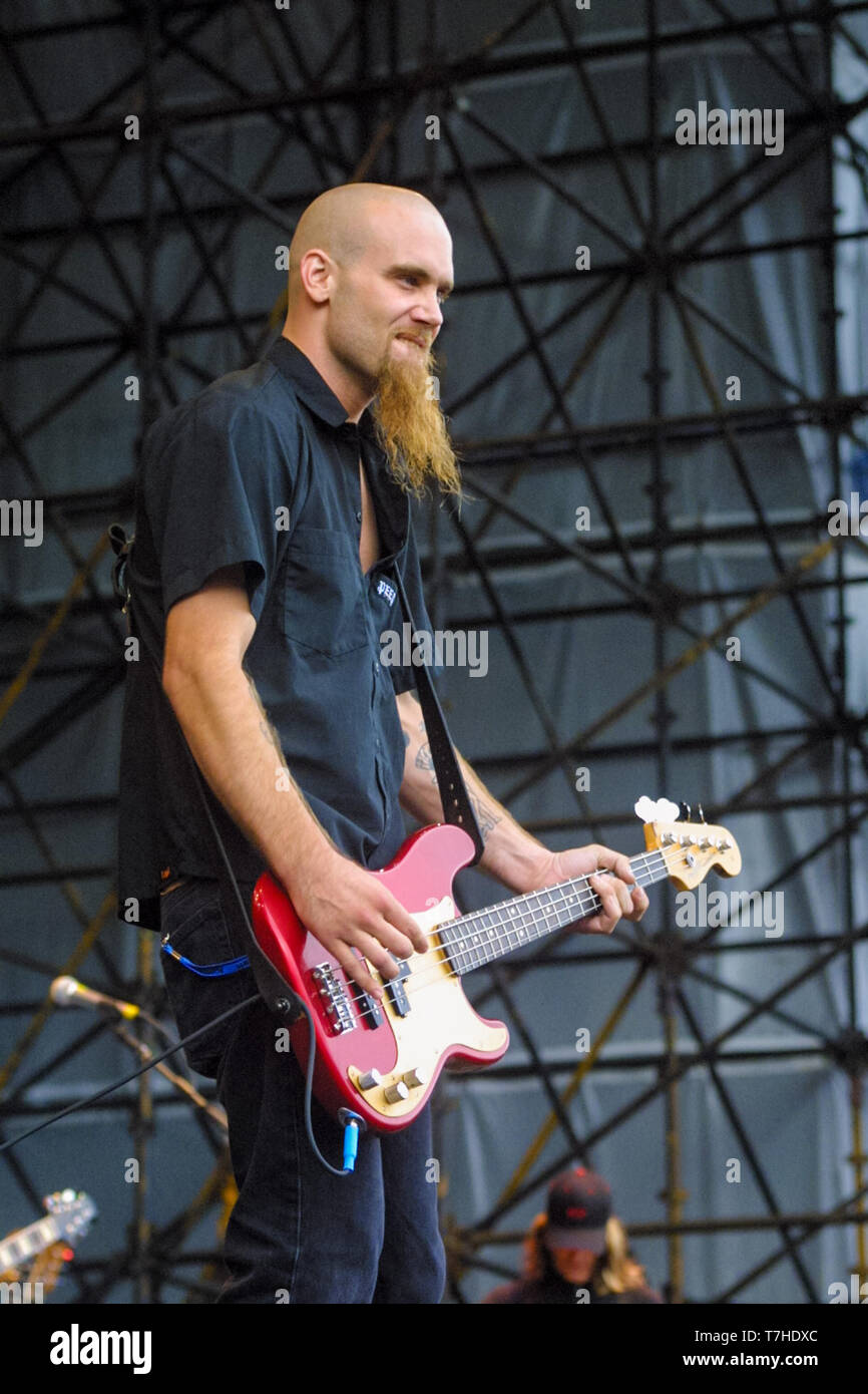 Nick Oliveri playing bass with Queens of the Stone age at  the Leeds Festival 2001. Stock Photo