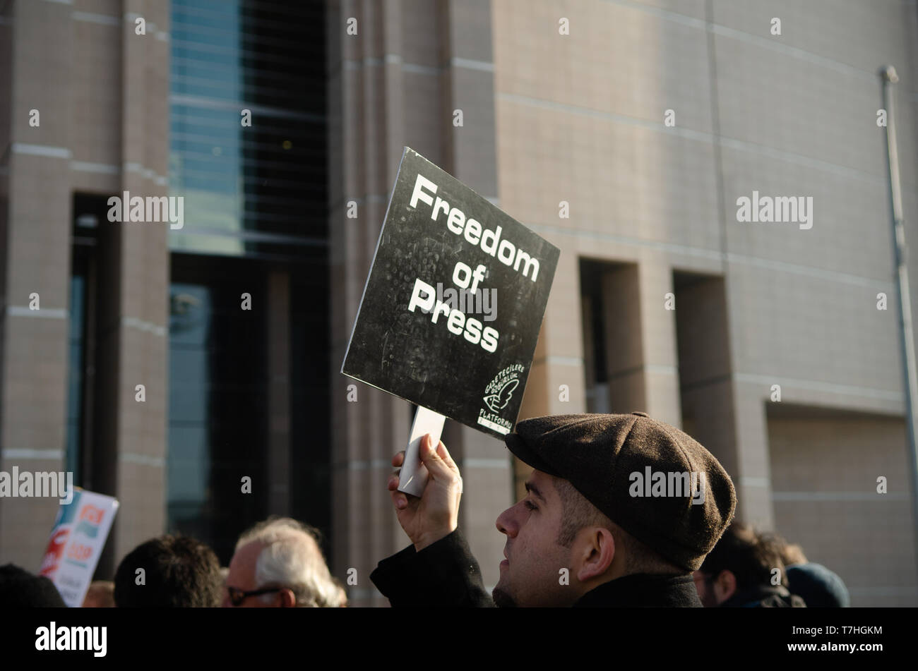Protests calling for Freedom of the Press outside the Istanbul Court Building, Turkey Stock Photo