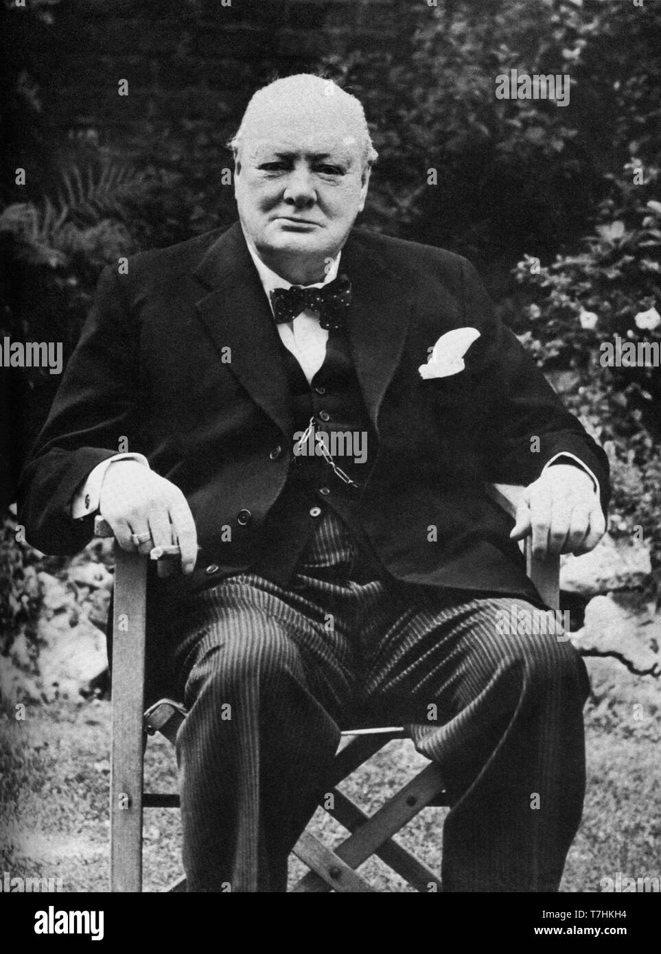 Winston Churchill at Chartwell on his Eighty-first birthday. 30th November 1955 Stock Photo
