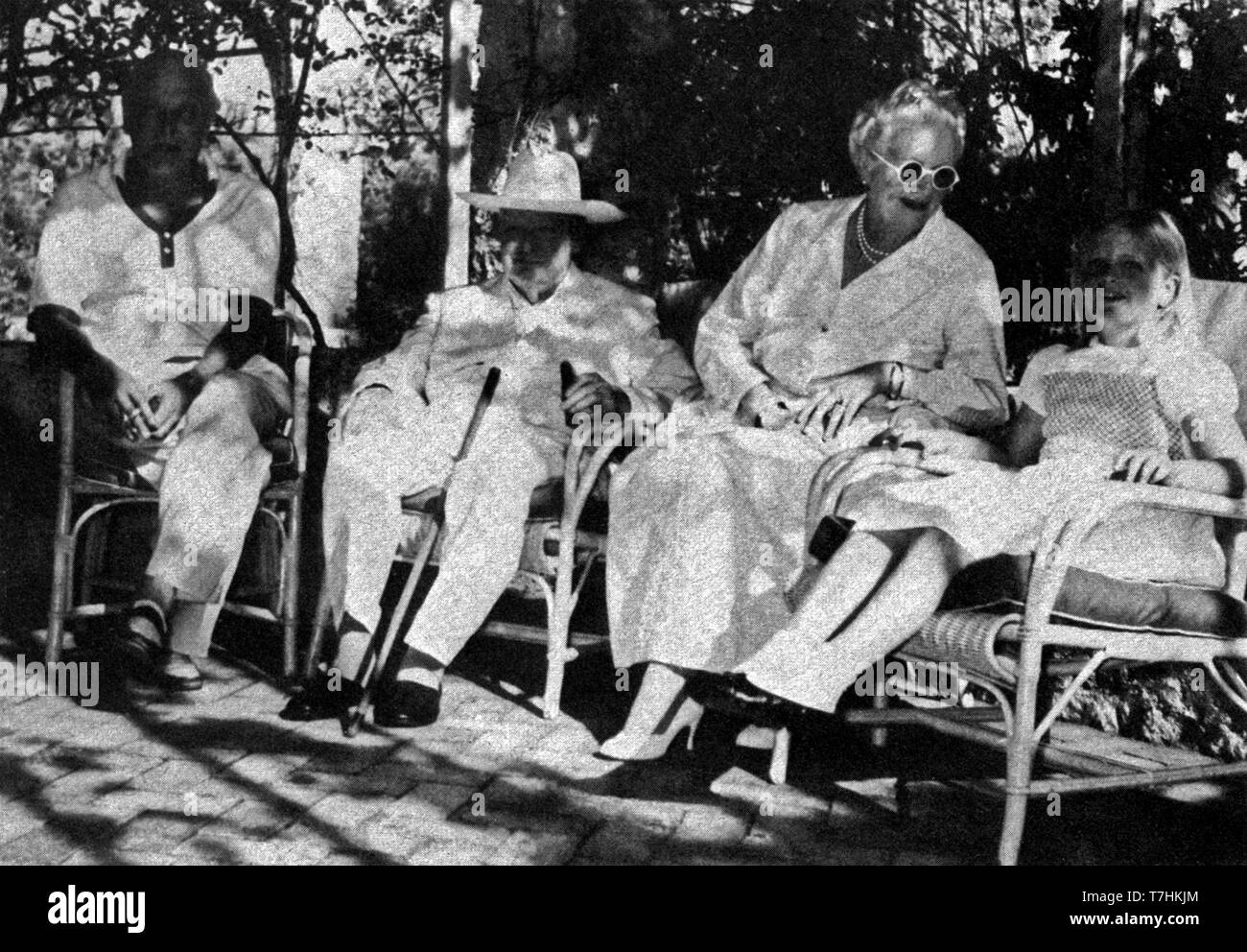 Churchill on his Golden Wedding Anniversary with son Randolph, Lady Churchill and granddaughter Arabella at Lord Beaverbrook's house near Nice.12/9/58 Stock Photo