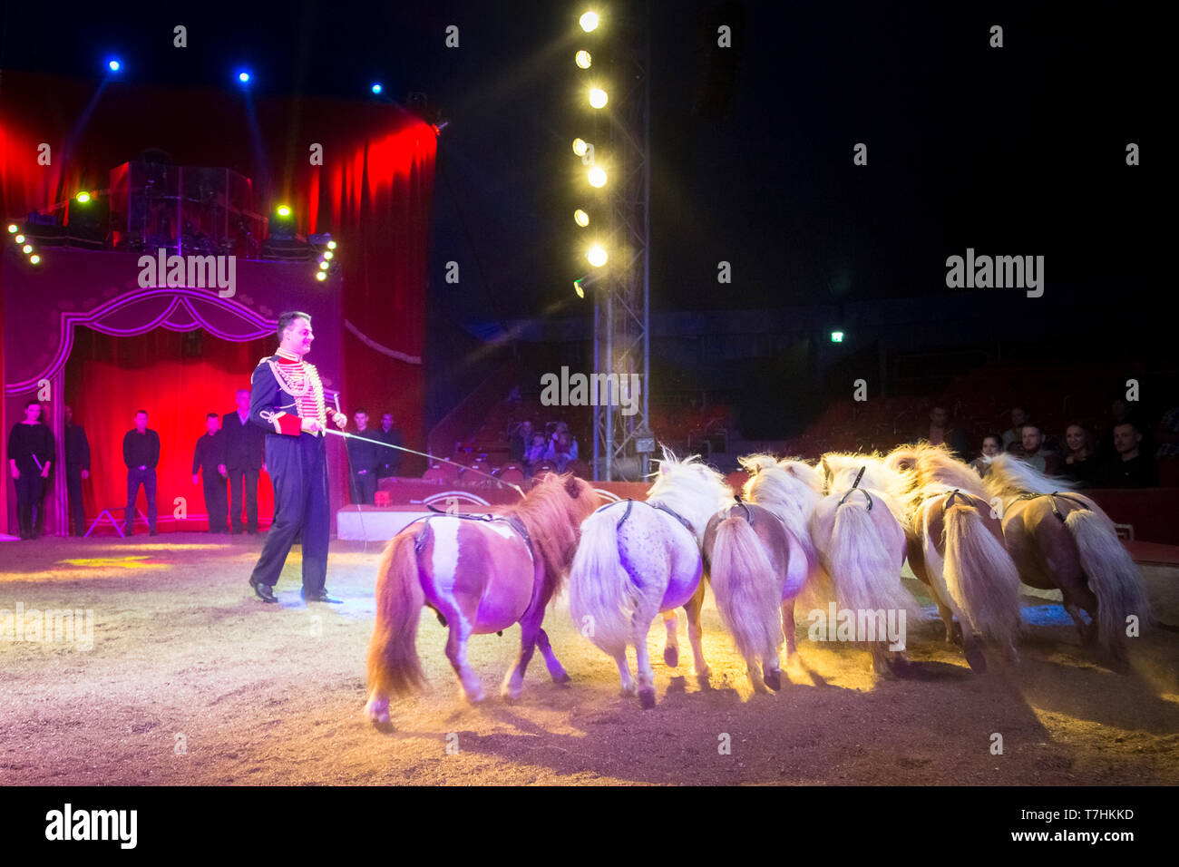 Family circus act hi-res stock photography and images - Alamy