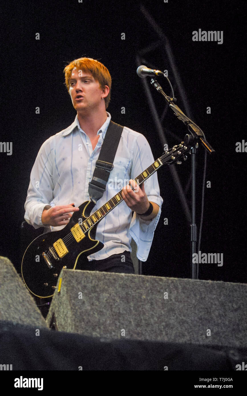 Josh Homme in Queens of the Stone age at  the Leeds Festival 2001. Stock Photo