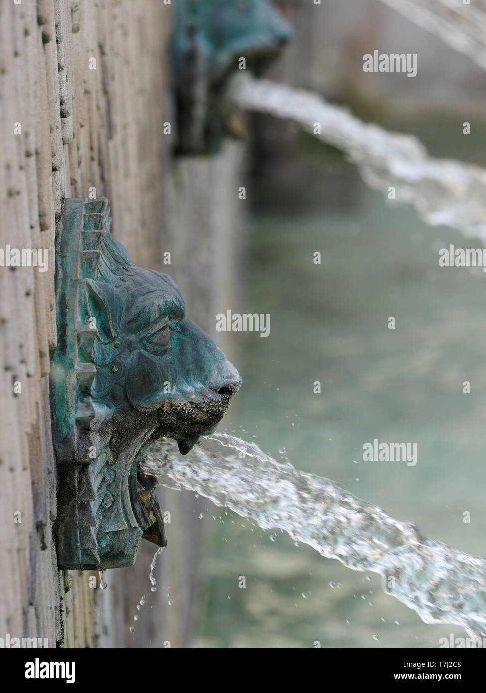 Lions head water feature in hi-res stock photography and images - Alamy