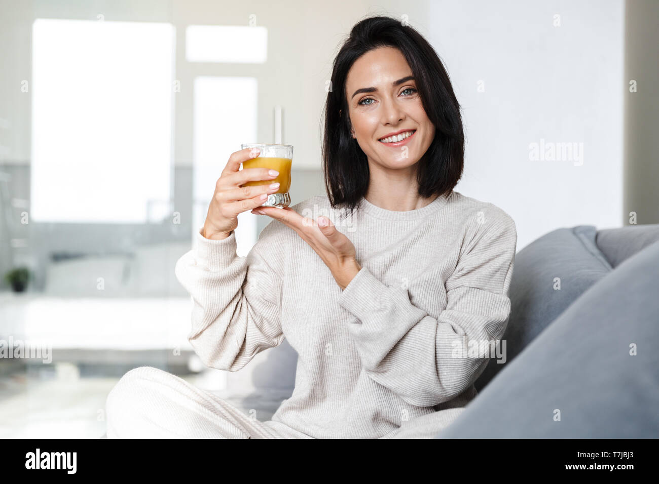 Ламзак на камнях. Надувная женщина на диване. Мужчина на диван макет. While resting. Общаться с диваном.