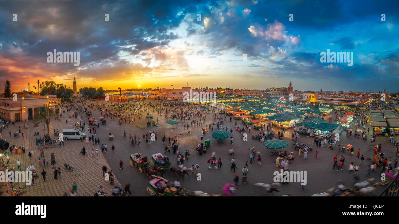 Marrakech Market 500-Piece Jigsaw Puzzle - Jamaa-el-Fna Market Morocco Puzzle