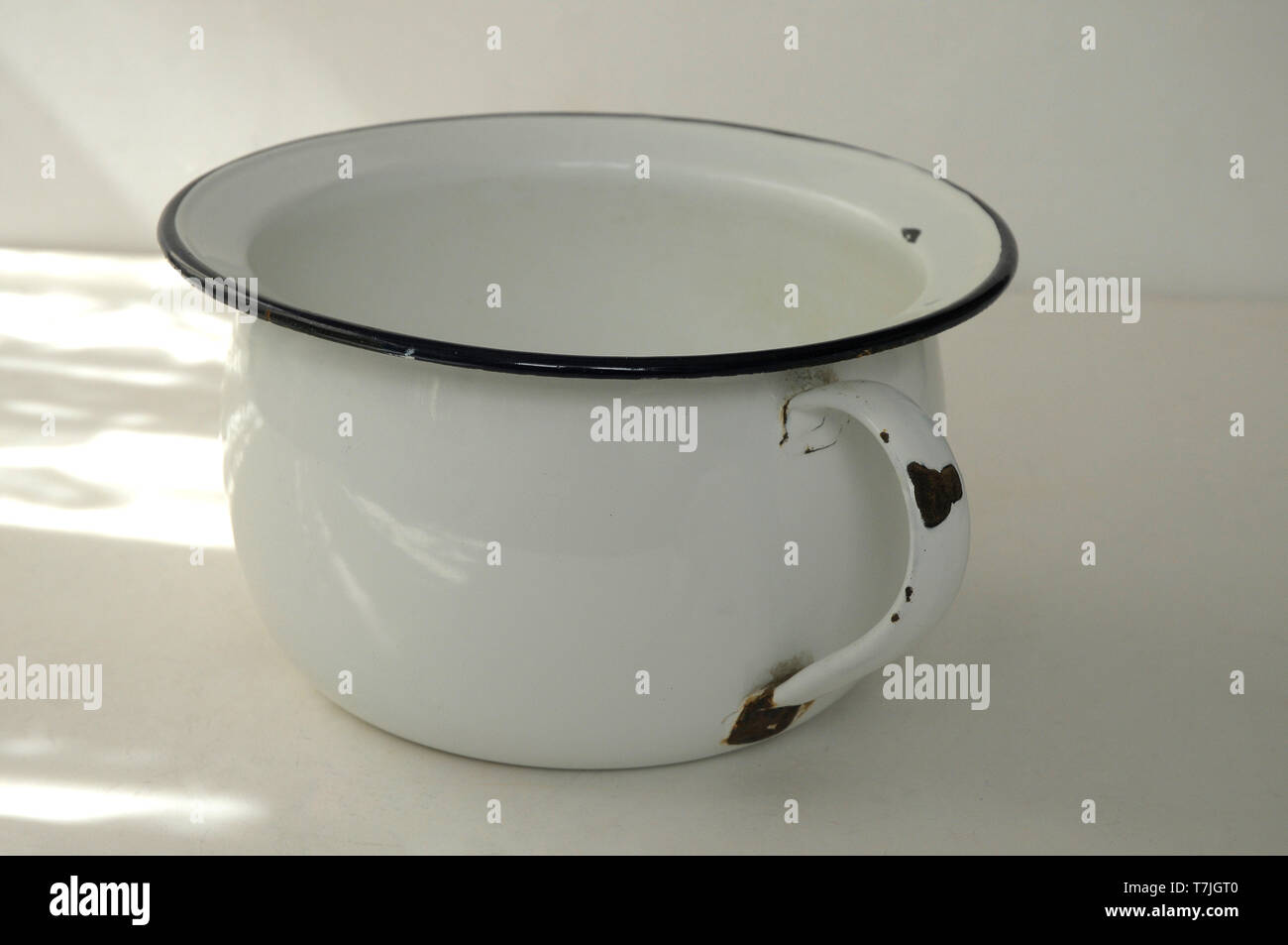 Enamel ware Pee pot (JAS) Enamel ware Pee pot (JAS)
