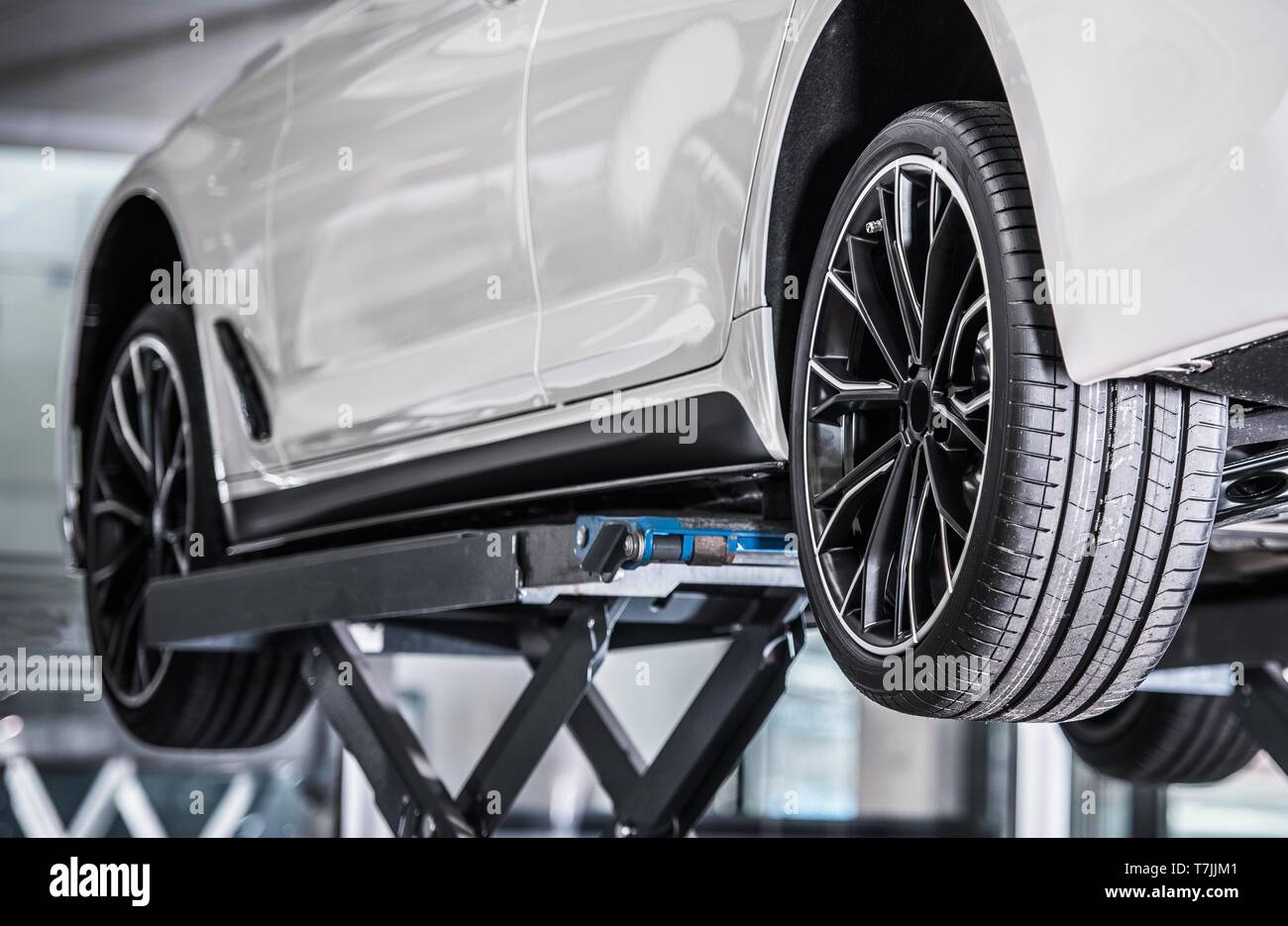 Lift vehicle hi-res stock photography and images - Alamy