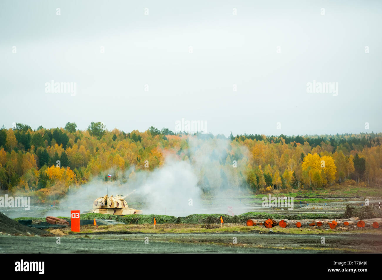 Nizhniy Tagil, Russia - September 27. 2013: Shoot of 2S19M2 Msta-S (NATO name - M1990 Farm). Self-propelled 152 mm howitzer. RAE-2013 exhibition (Russ Stock Photo