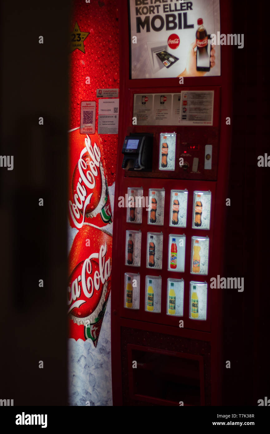 Vending machine soda mall hires stock photography and images Alamy