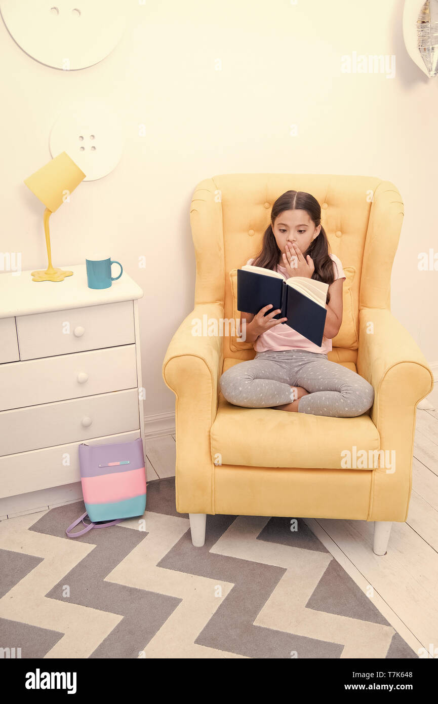 girls reading chair