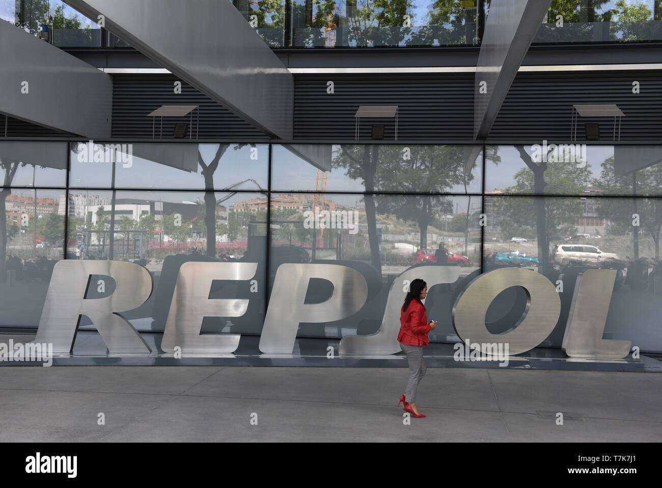 Madrid, Madrid, Spain. 7th May, 2019. A woman is seen walking past the Repsol oil company headquarters in Madrid. Credit: John Milner/SOPA Images/ZUMA Wire/Alamy Live News Stock Photo