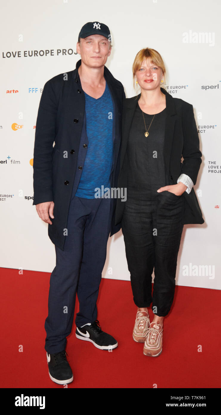 Berlin, Germany. 07th May, 2019. Oliver Masucci, actor, and Jördis Triebel, actress, come to the premiere of the film 'The Love Europe Project'. In their ten-minute short films, ten filmmakers from nine European countries talk about the different facets, strengths and weaknesses of a united Europe. Masucci and Triebel are the sponsors of the film 'Fun Factory' from Norway. Credit: Annette Riedl/dpa/Alamy Live News Stock Photo