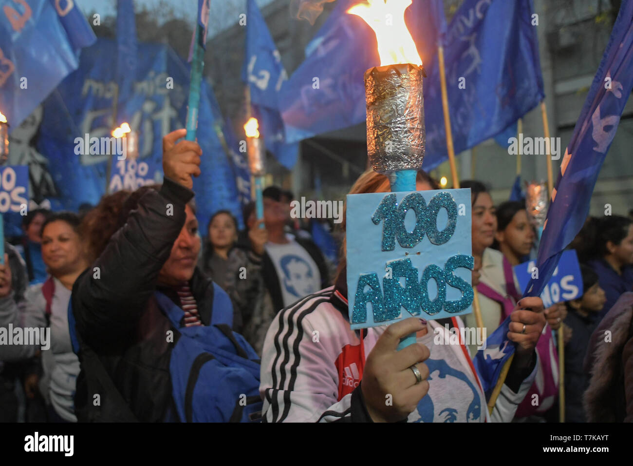 Buenos Aires, Buenos Aires, Argentina. 7th May, 2019. Social movements march with torches to commemorate the 100th anniversary of Evita's birth. Credit: Patricio Murphy/ZUMA Wire/Alamy Live News Stock Photo
