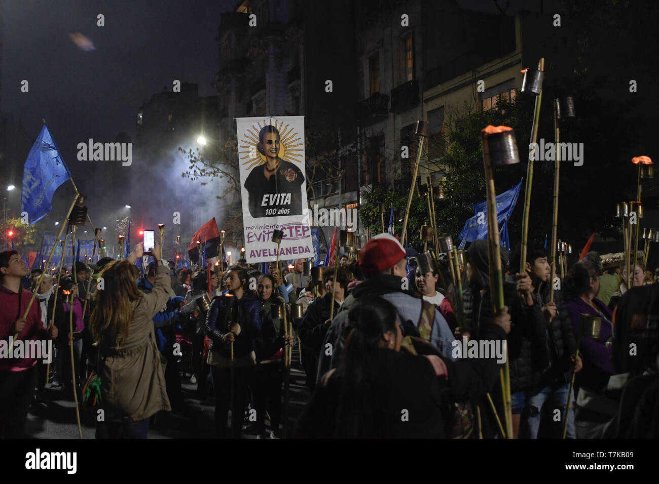 Buenos Aires, Buenos Aires, Argentina. 7th May, 2019. Social movements march with torches to commemorate the 100th anniversary of Evita's birth. Credit: Patricio Murphy/ZUMA Wire/Alamy Live News Stock Photo