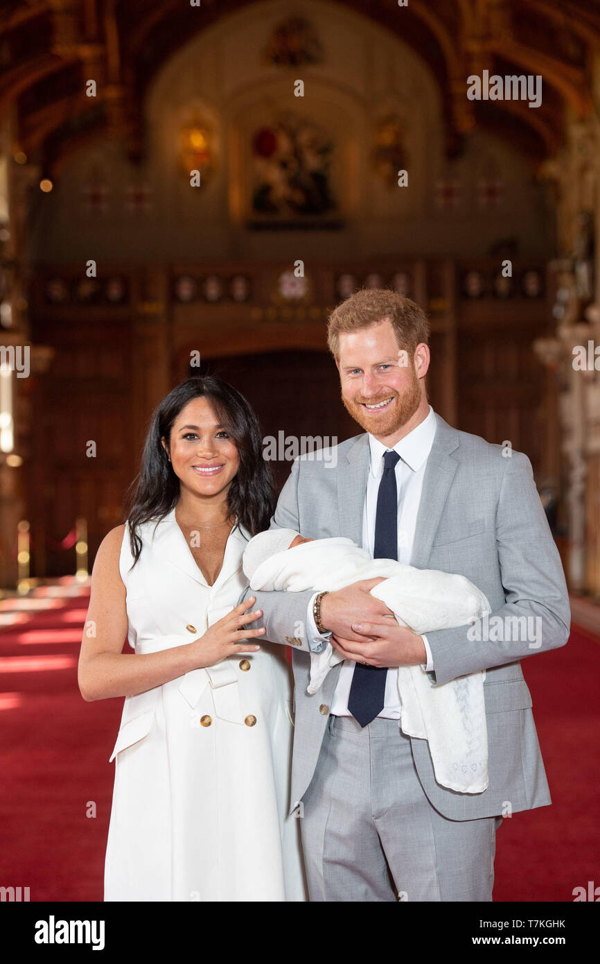 Windsor, Britain. 8th May, 2019. Britain's Prince Harry, Duke of Sussex (R), and his wife Meghan Markle, Duchess of Sussex, pose for a photo with their son in St George's Hall at Windsor Castle in Windsor, Britain, on May 8, 2019. The baby boy, who is Queen Elizabeth's eighth great-grandchild, is seventh in line to the throne, behind the Prince of Wales, the Duke of Cambridge and his children - Prince George, Princess Charlotte and Prince Louis - and Prince Harry. Credit: Dominic Lipinski/PA Wire/Xinhua/Alamy Live News Stock Photo