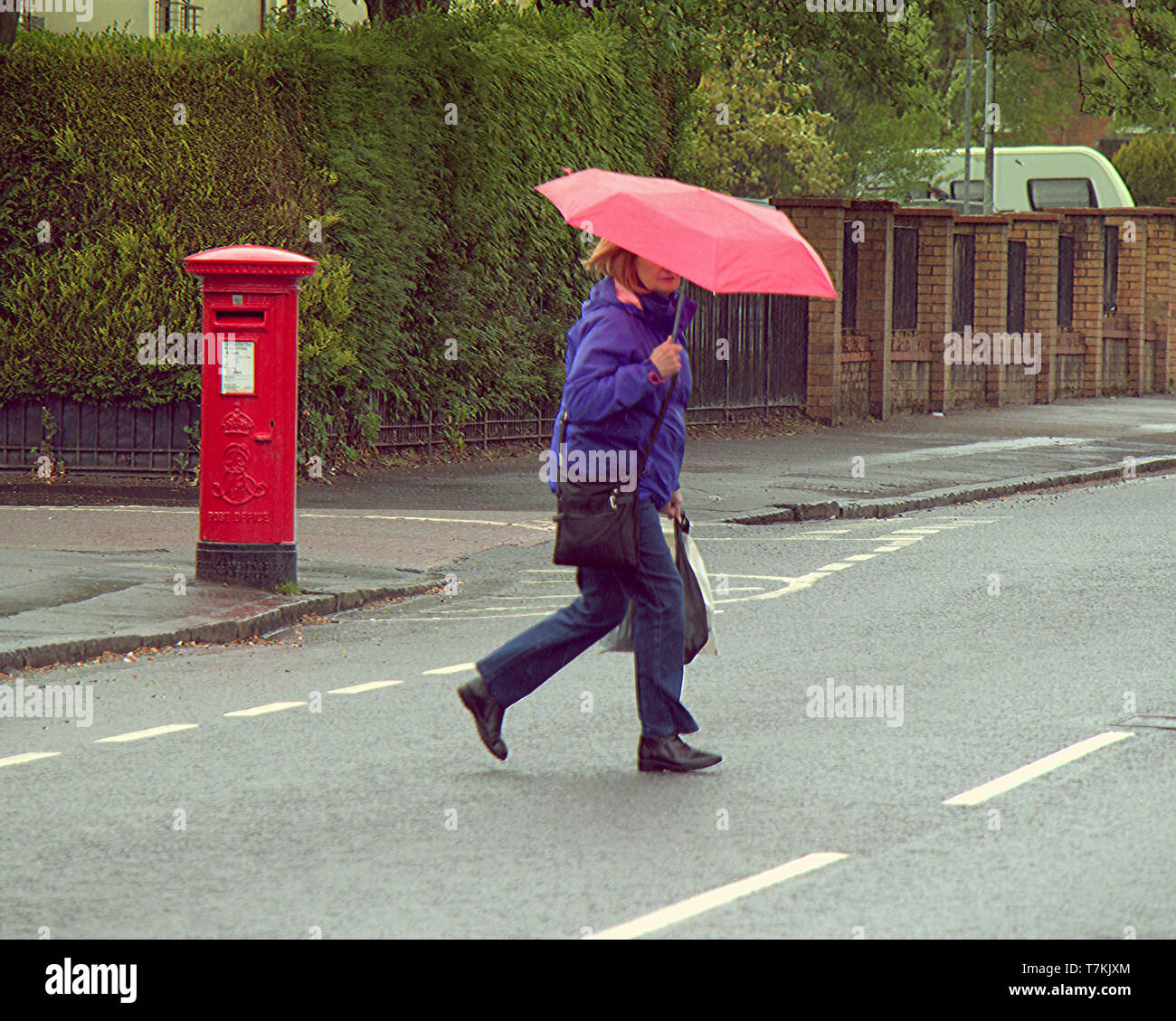 Glasgow, Scotland, UK, 8th May, 2019, UK Weather. Rain and cold in the city on a  dull day. . Credit Gerard Ferry/Alamy Live News Stock Photo