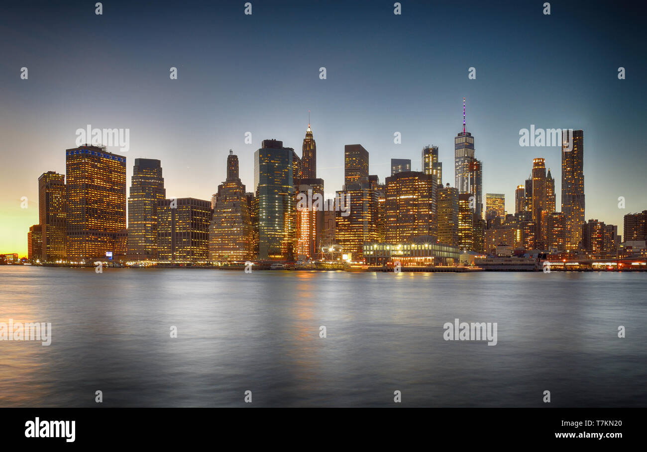 Skyline usa night electric tower hi-res stock photography and images ...