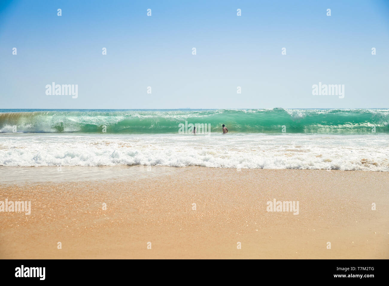 Huge ocean wave hi-res stock photography and images - Alamy