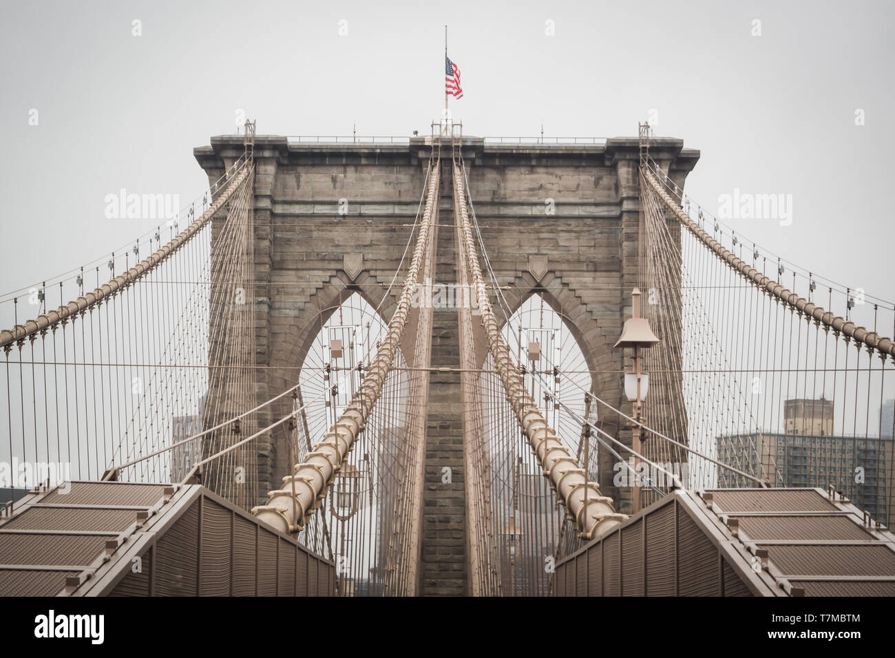 General architecture of the famous Brooklyn bridge going to downtown ...