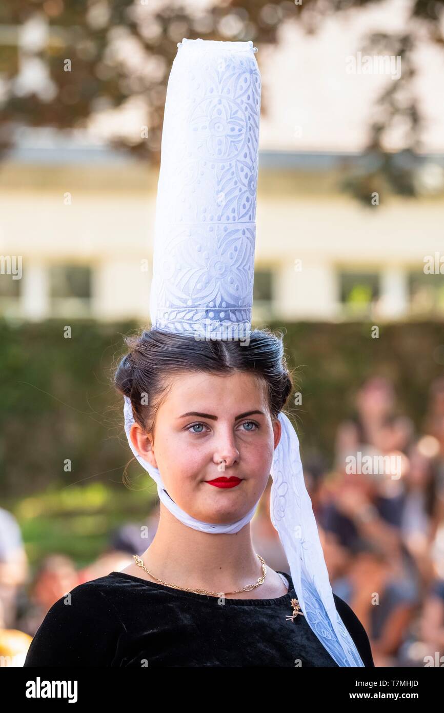 France, Finistere, Pont l'Abbe, Embroiderers festival promotes each year the Bigouden and Breton terroir tradition, with music and dance Stock Photo