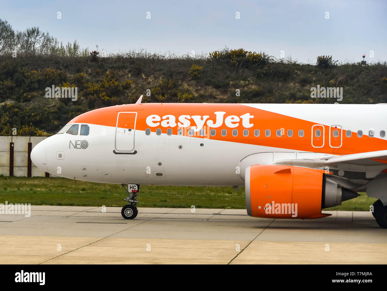 LONDON GATWICK AIRPORT, ENGLAND - APRIL 2019: New Airbus A320 Neo plane operated by Easyjet taxiing for take off at London Gatwick airport. Stock Photo