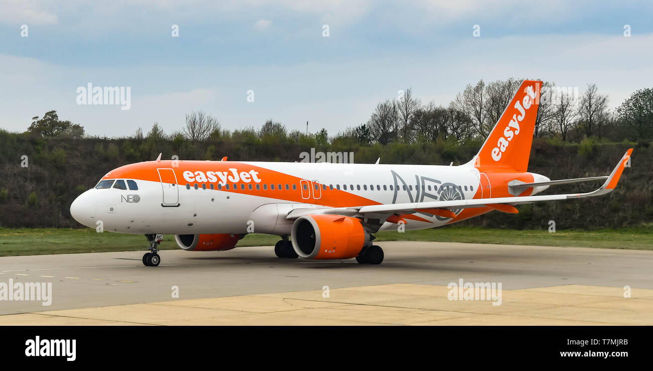 LONDON GATWICK AIRPORT, ENGLAND - APRIL 2019: New Airbus A320 Neo plane operated by Easyjet taxiing for take off at London Gatwick airport. Stock Photo