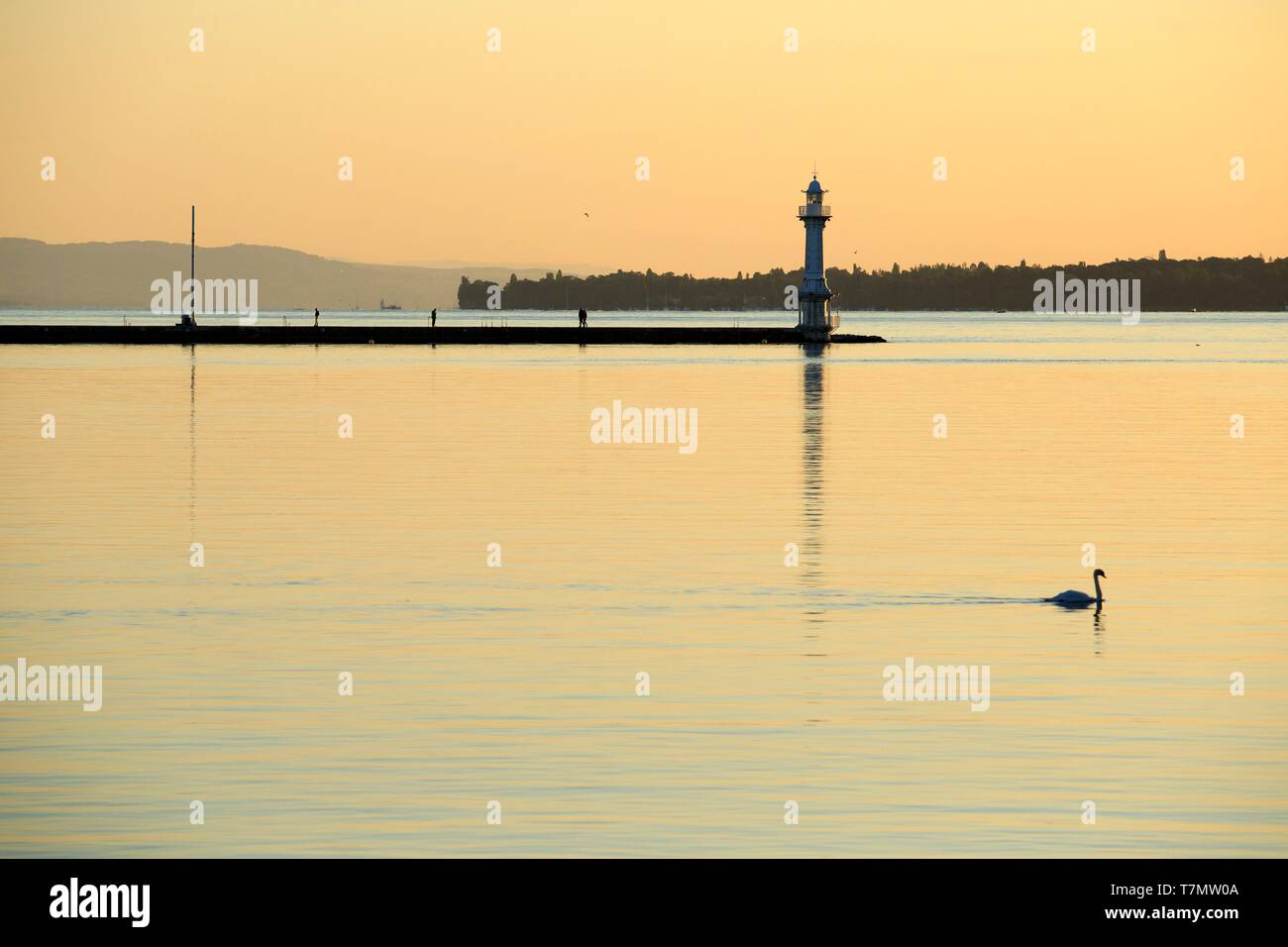 Switzerland, Geneva, Rade de Genève, Pier and Pâquis Lighthouse Stock ...