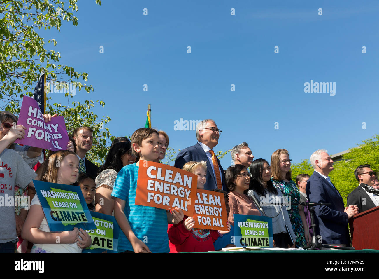 Seattle, Washington: Governor and 2020 presidential candidate Jay Inslee poses with supporters and state and local legislators after signing the nation’s strongest clean energy bill at Neighborhood House in the Rainier Vista neighborhood. The legislation, introduced by the governor in December, includes a 100 percent clean energy bill, a first-in-the-nation clean buildings policy, a reduction of greenhouse gas emissions, and incentives to electrify transportation. Inslee has centered his presidential campaign around climate change and environmental issues. The event was held in the Rainier Vis Stock Photo