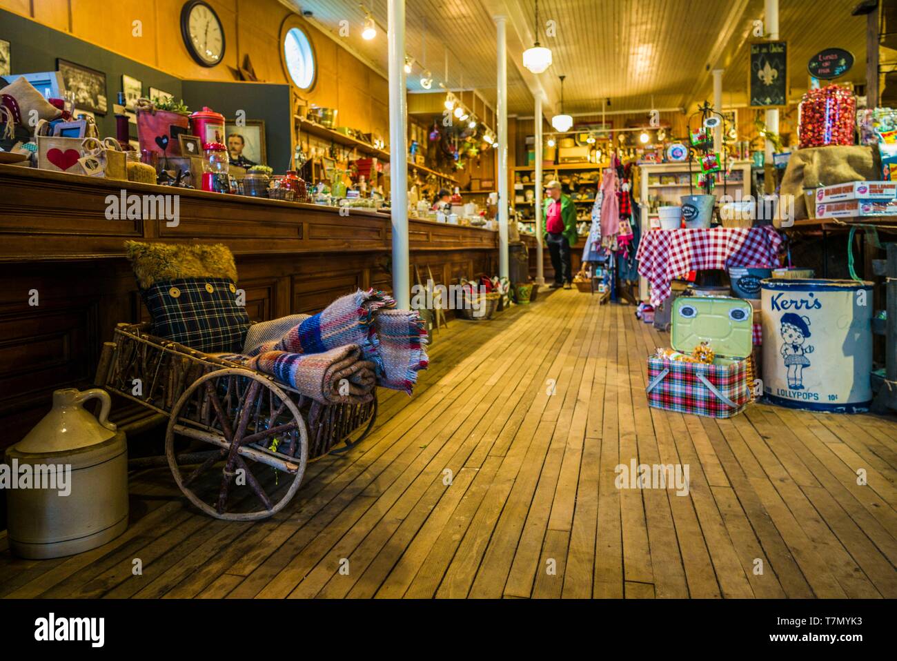 Canada, Quebec, Mauricie Region, Maskinonge, Magasin General Le Brun