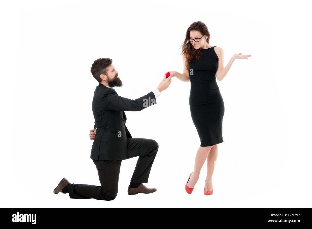 Last romantic on the Earth. Why do men get down on one knee to propose