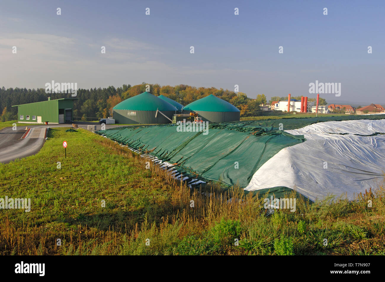 Biogas plant: This plant in Hammelburg delivers biogas directly to a nearby natural gas cogeneration plant. Stock Photo