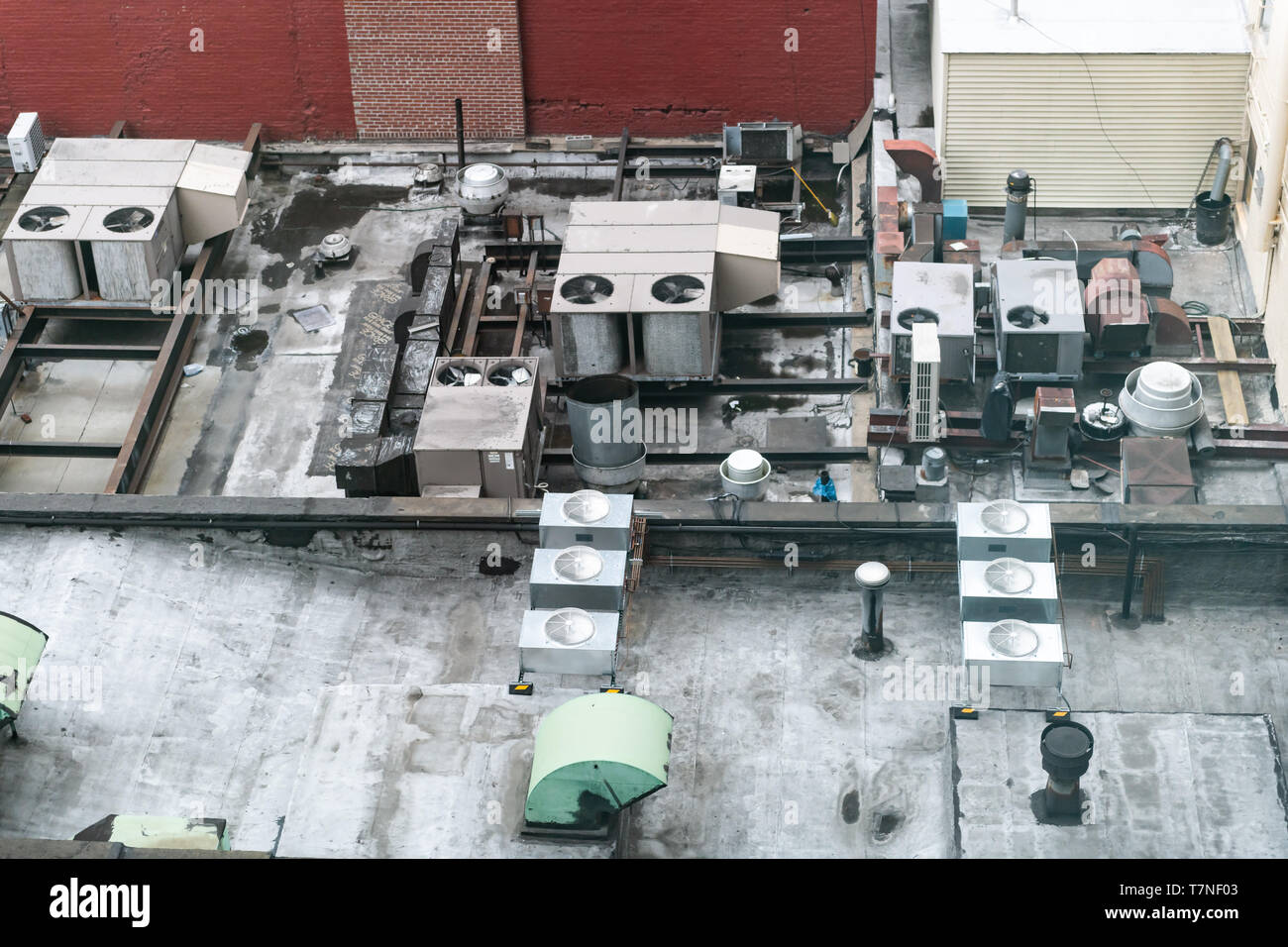 Rooftop air conditioner hires stock photography and images Alamy