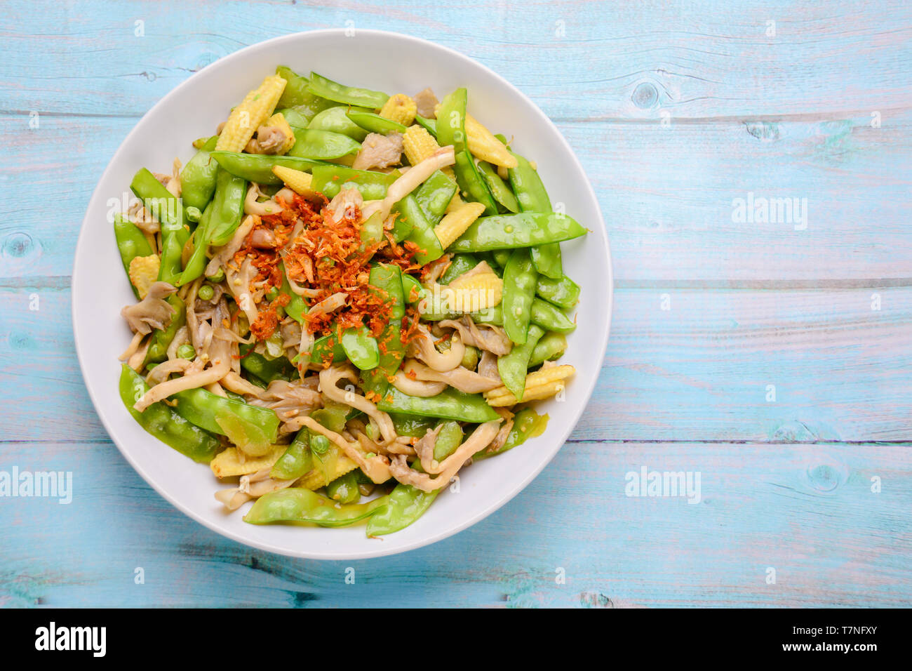 Stir Fry Snow Peas with corn and mushroom Stock Photo Alamy
