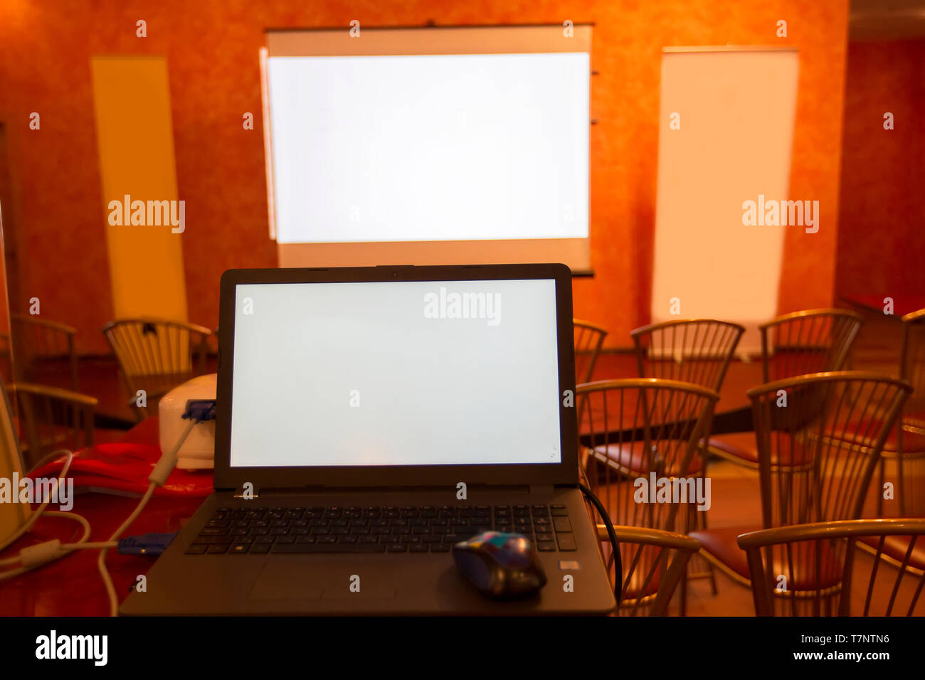 Empty computer classroom chairs hi-res stock photography and images - Alamy