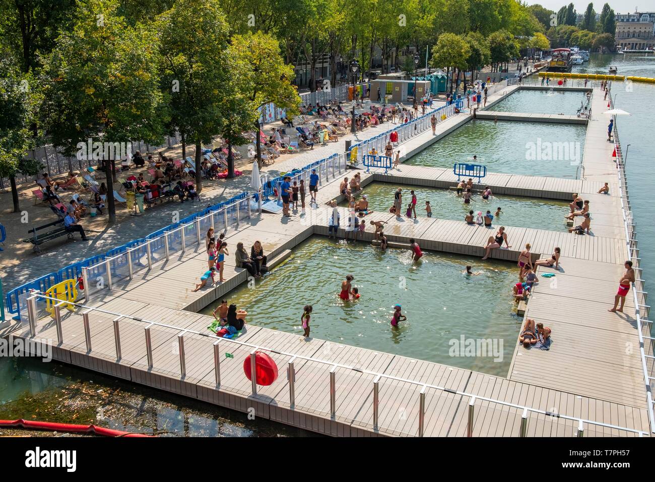 France, Paris, the basin of La Villette during Paris Plage activities in  summer time Stock Photo - Alamy