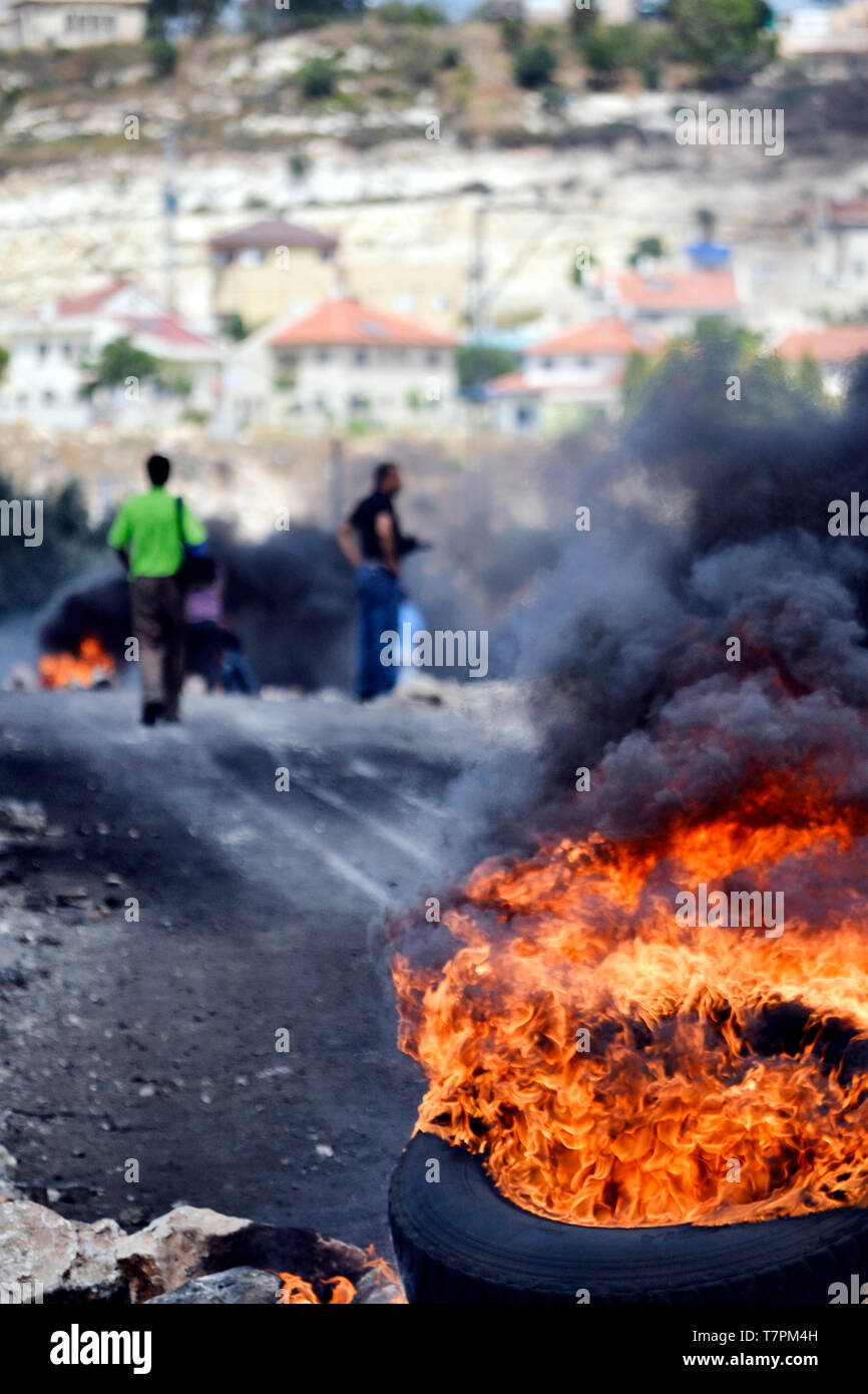 Villages burning hires stock photography and images Alamy