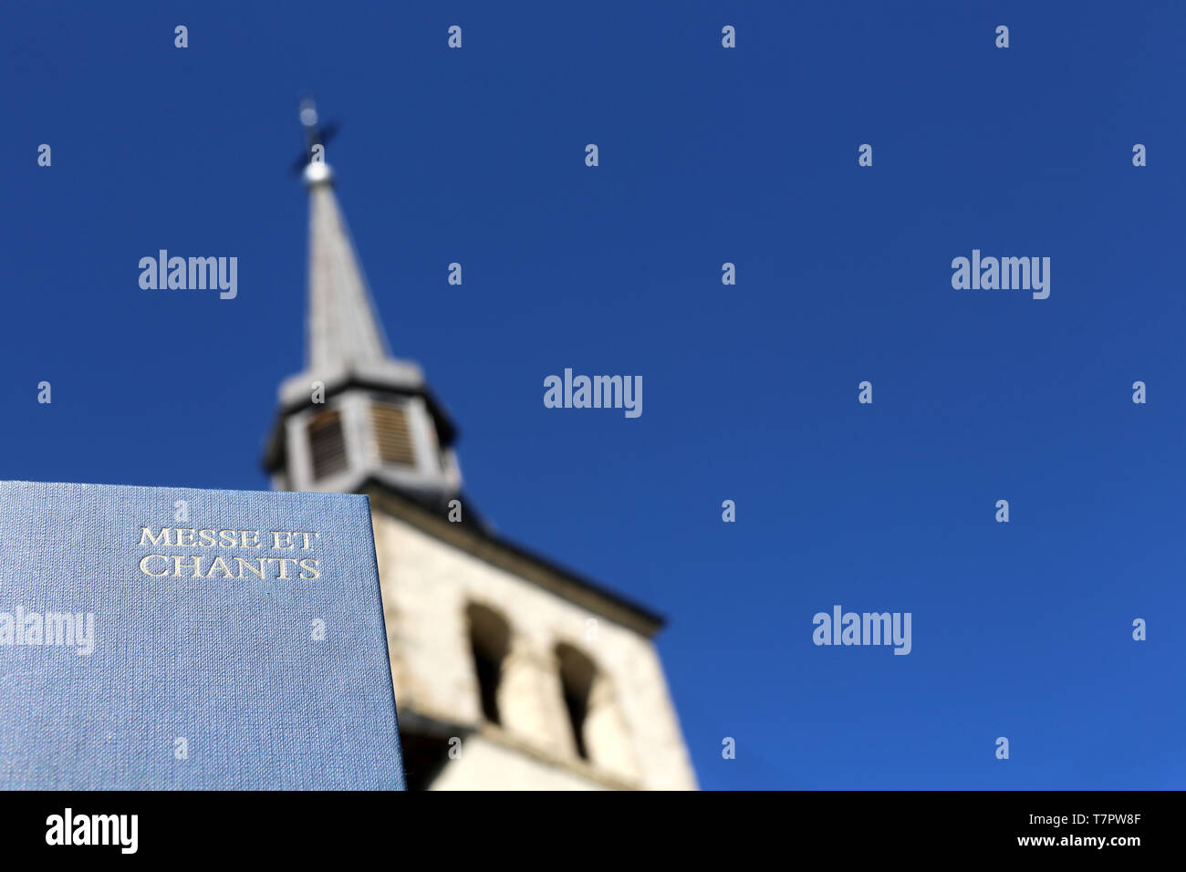 Livre de messe et chants. Eglise Saint-Nicolas de Véroce. Stock Photo