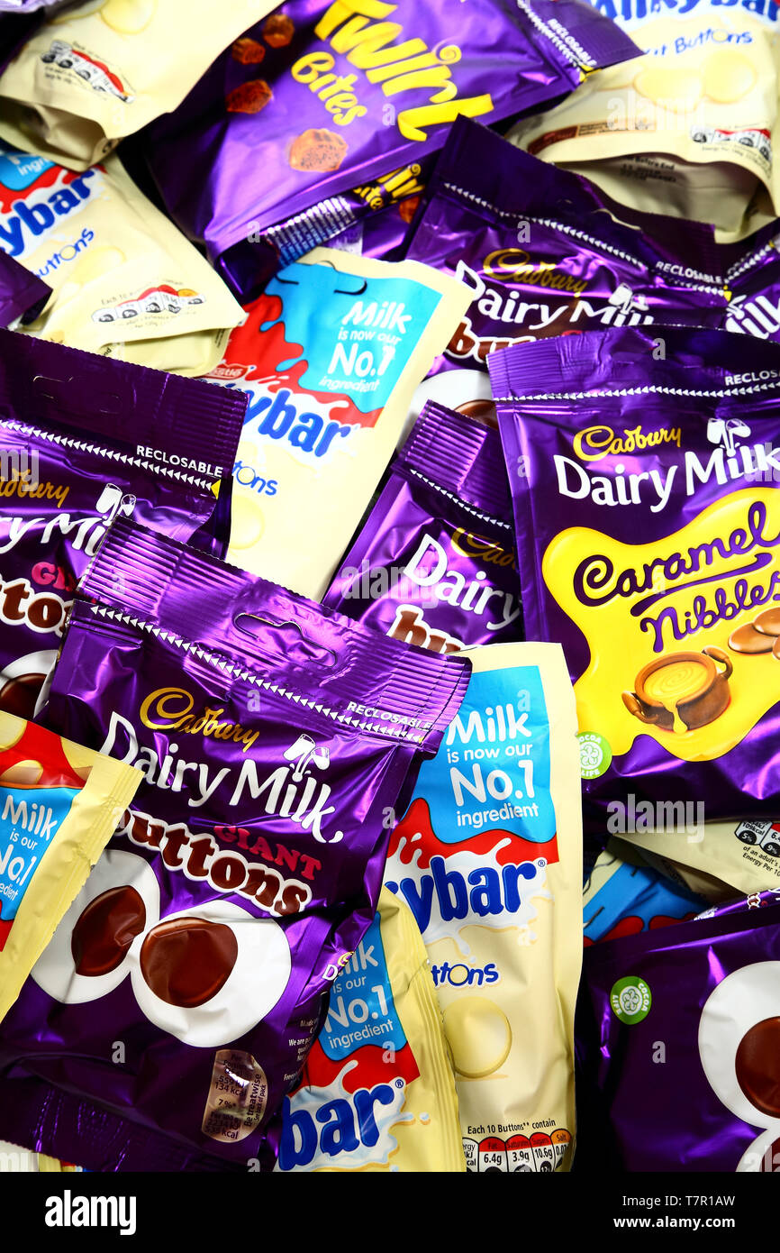 Packet of cadbury dairy milk giant buttons hires stock photography and