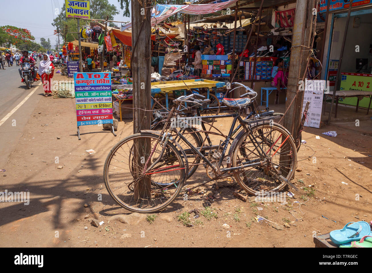 Old bicycles by the roadside in the market in the main street of Shahpura, a Dindori district town in the state of Madhya Pradesh, central India Stock Photo