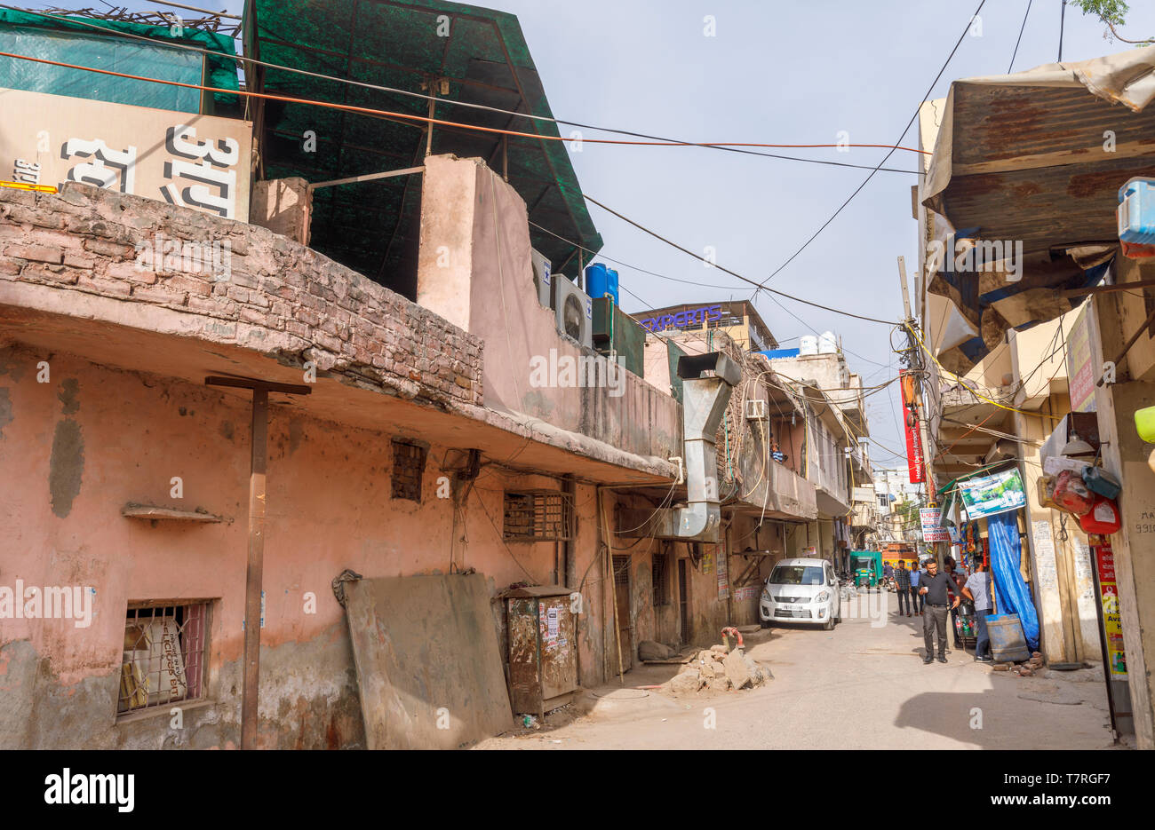 Street scene in Mahipalpur district, a suburb near Delhi Airport in New Delhi, capital city of India with typical dilapidated buildings Stock Photo