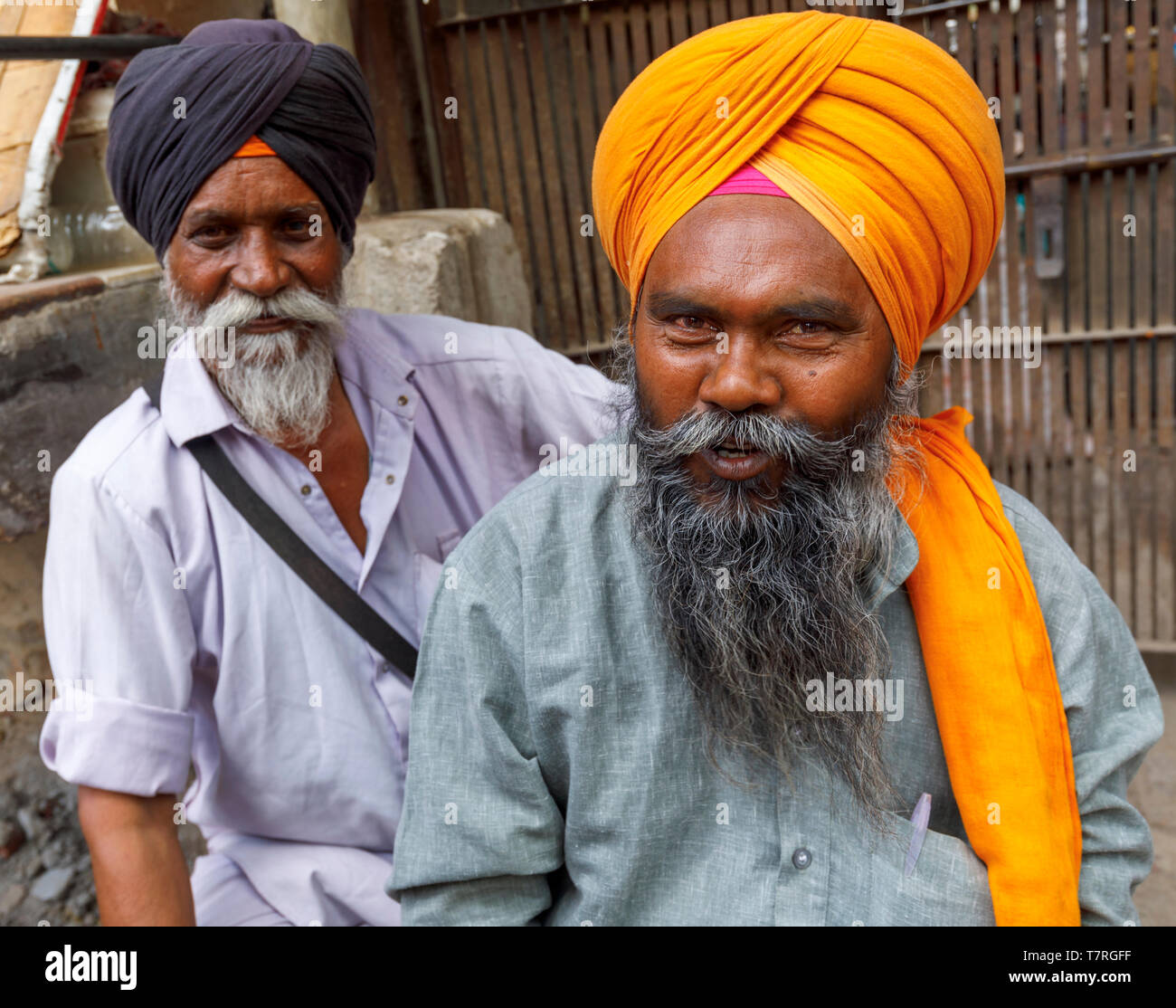 Street scene in Mahipalpur district, a suburb near Delhi Airport in New Delhi, capital city of India: two local men, sikhs in turbans Stock Photo