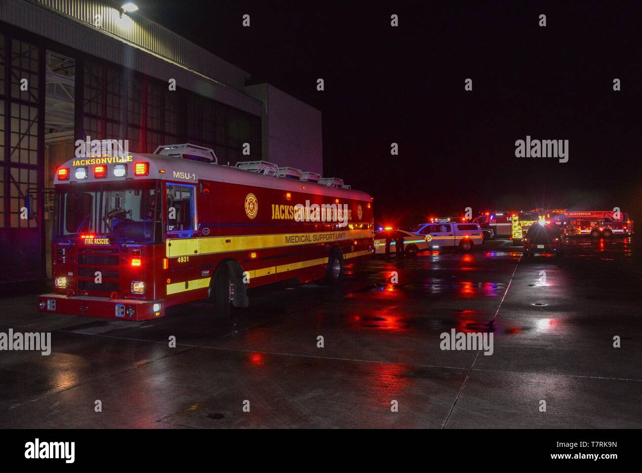 Aircraft evacuation slide hi-res stock photography and images - Alamy