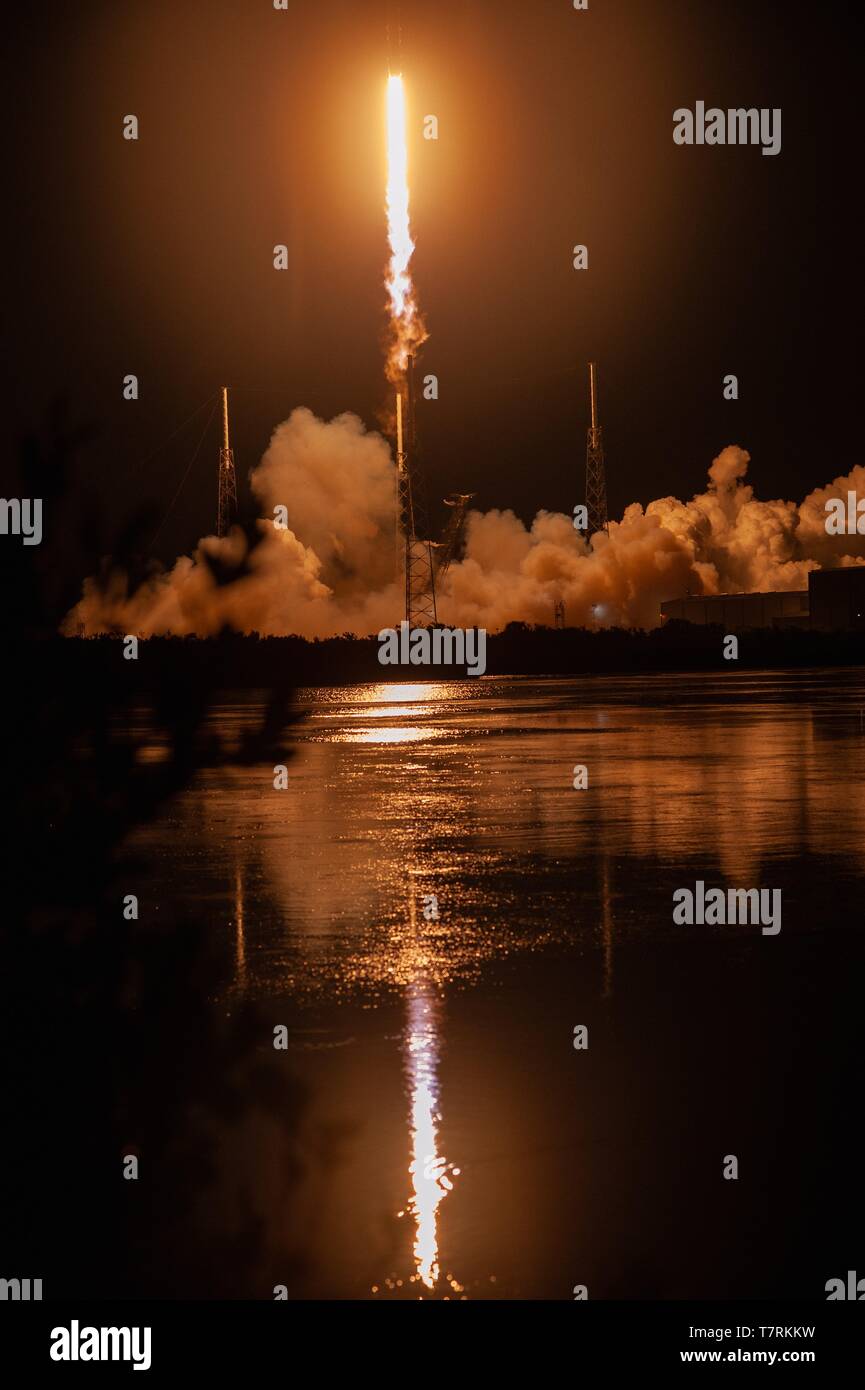 The SpaceX Falcon 9 rocket blasts off carrying the Dragon commercial cargo capsule on the CRS-17 mission to the International Space Station from the Kennedy Space Center May 4, 2019 in Cape Canaveral, Florida. The Dragon will deliver about 5,500 pounds of scientific instruments, crew supplies and hardware to the orbital laboratory and its crew. Stock Photo