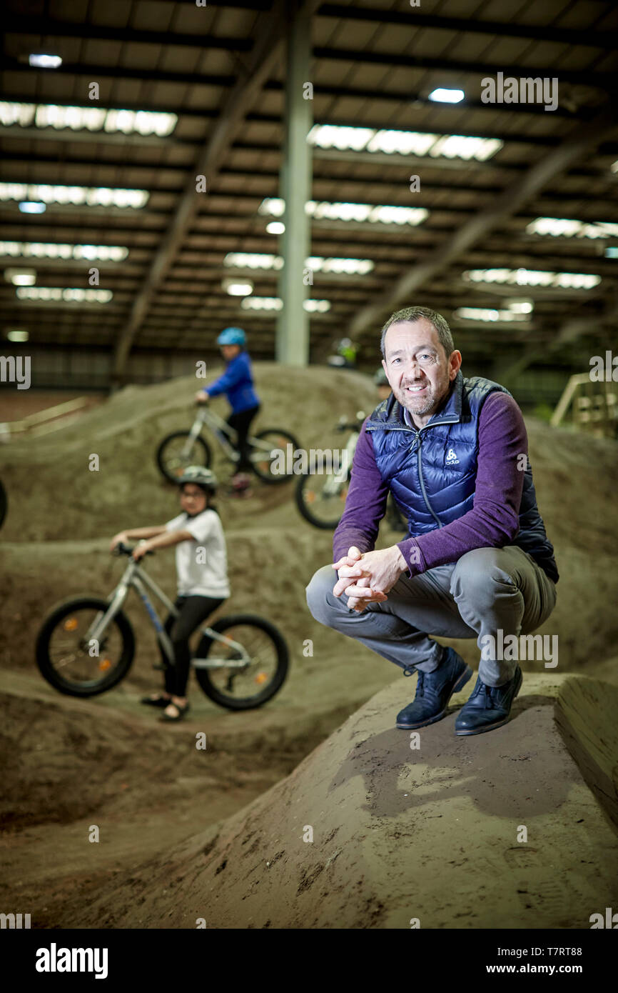 CHILDREN from Medlock Primary School and Chris Boardman MBE visit pop-up DirtFactory at Mayfield, Manchester Stock Photo