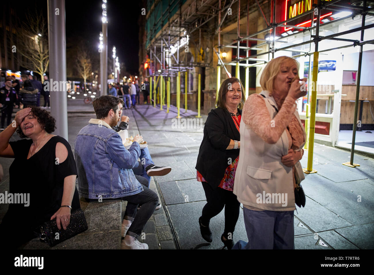 Iconic Newcastle upon Tyne nightlife ladies pinch some kebab Stock Photo