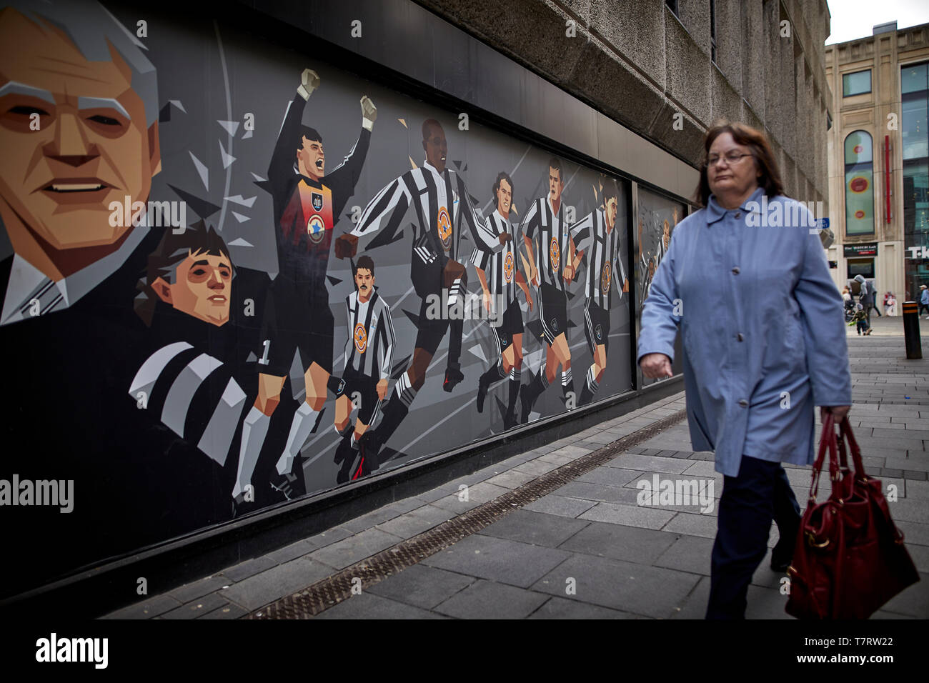 Newcastle upon Tyne, Scott's Menswear in Newcastle City Centre mural honours Toon legends ... Newcastle United mural Stock Photo