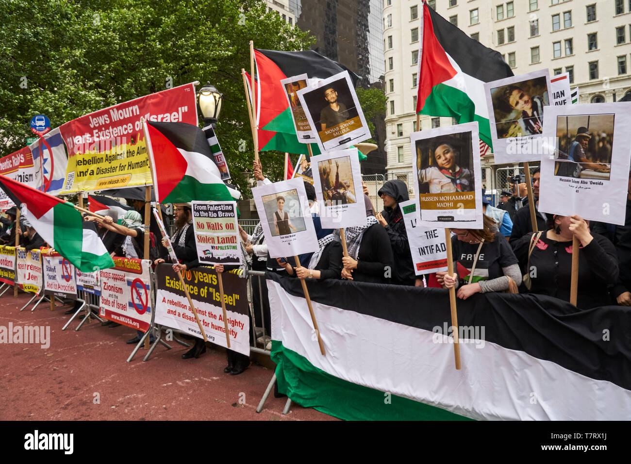 Orthodox Jews demonstrating against the State of Israel during the Israel Day Parade in New York City Stock Photo